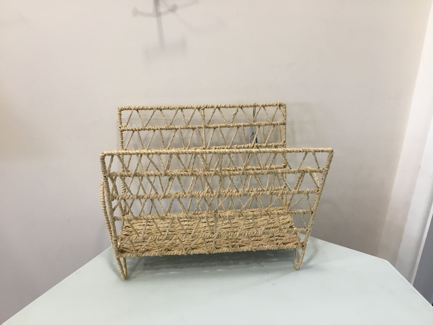 Woven magazine holder