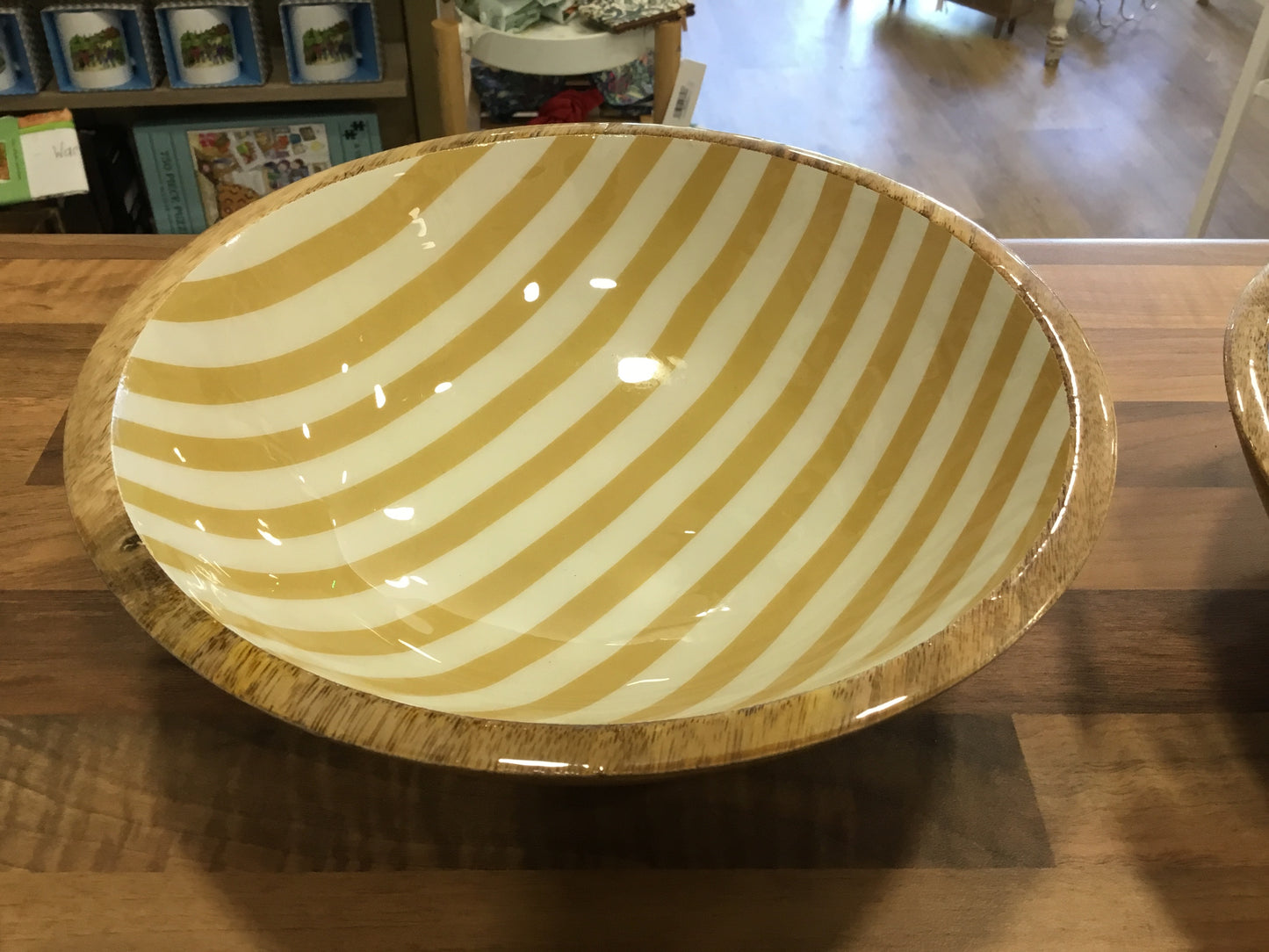 Mango wood bowl - yellow strip