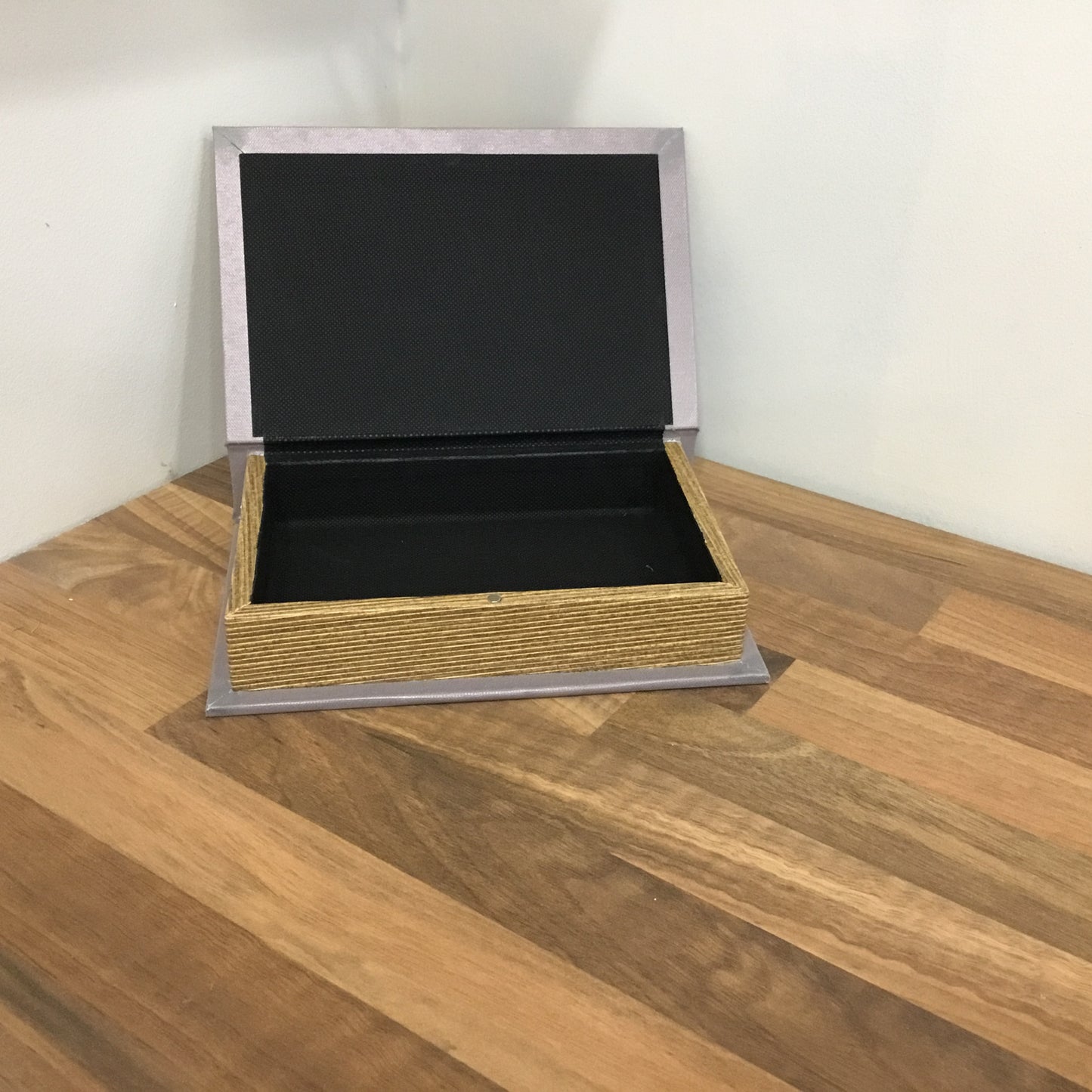 Small storage box