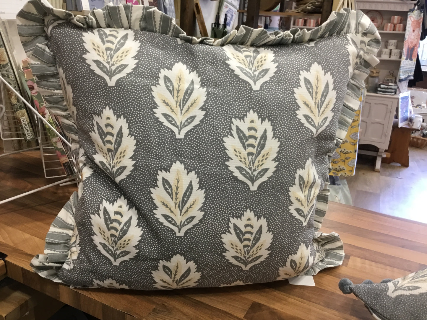 Sessile feather filled cushion