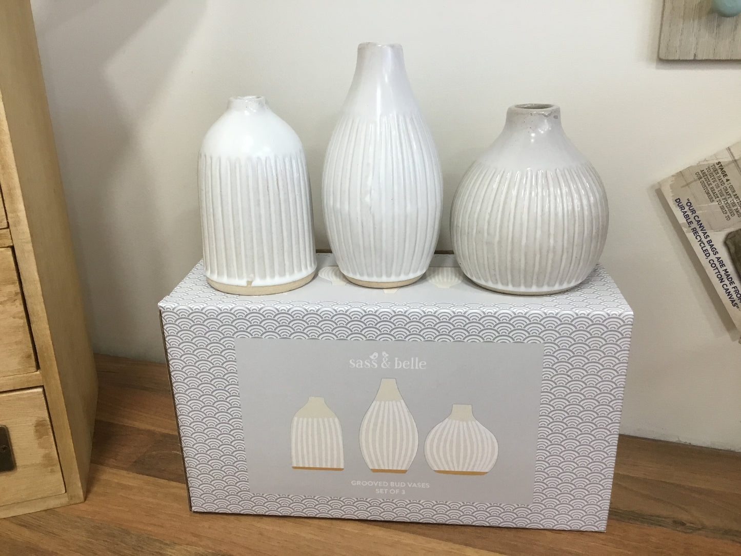 Set of 3 cream bud vases