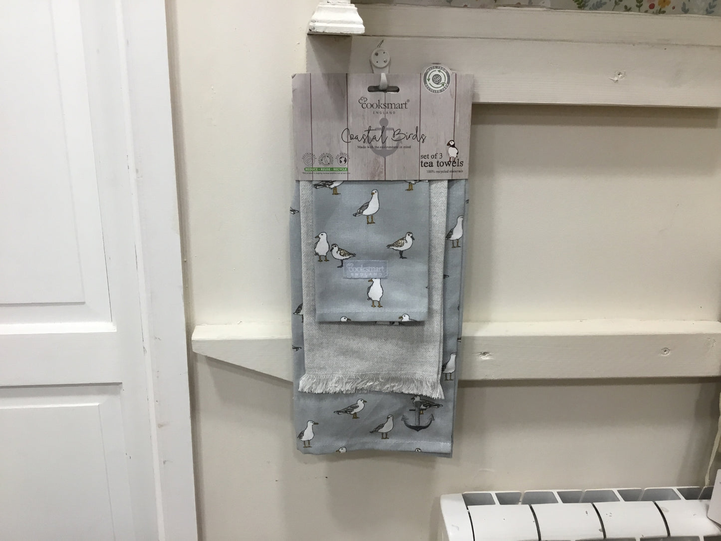 Pack of 3 coastal bird design tea towels.