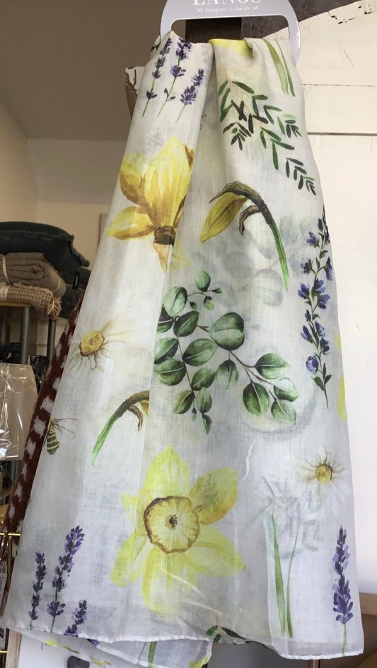 White scarf with daffodil and daisy