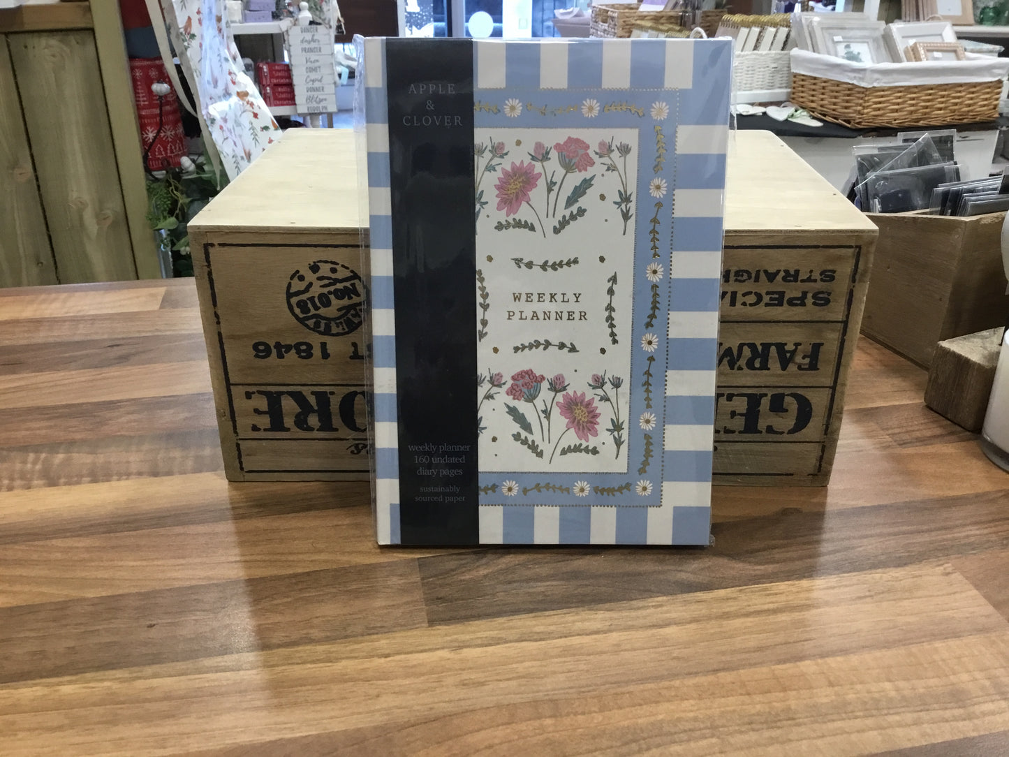 Weekly planner. Hard cover. Floral design