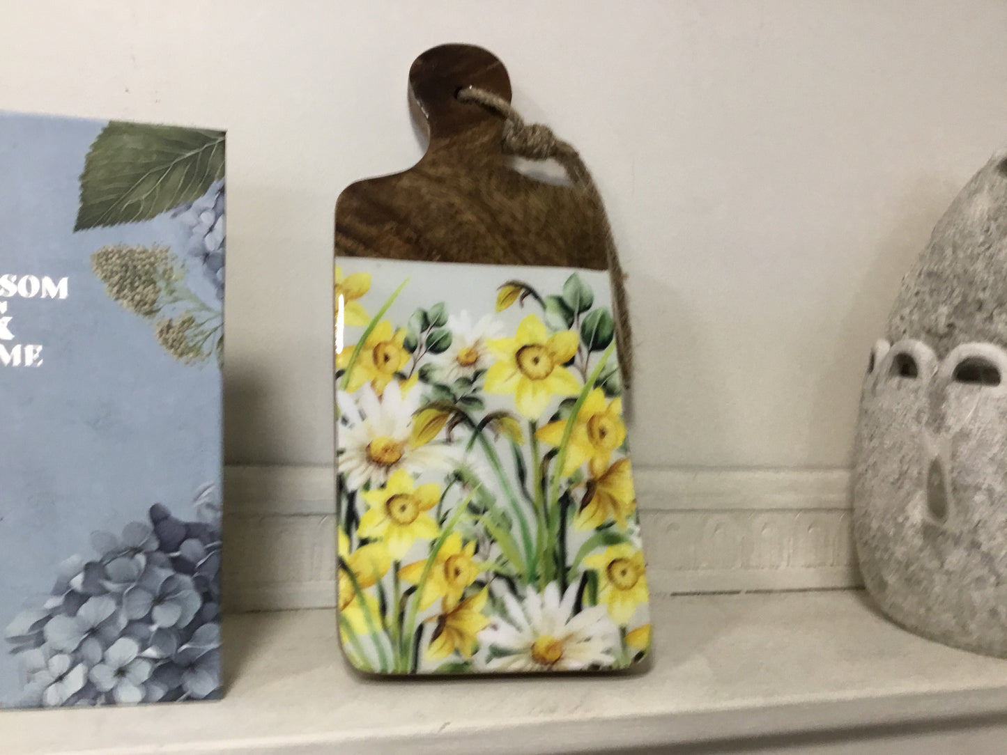 Daffodil mango wood trivet