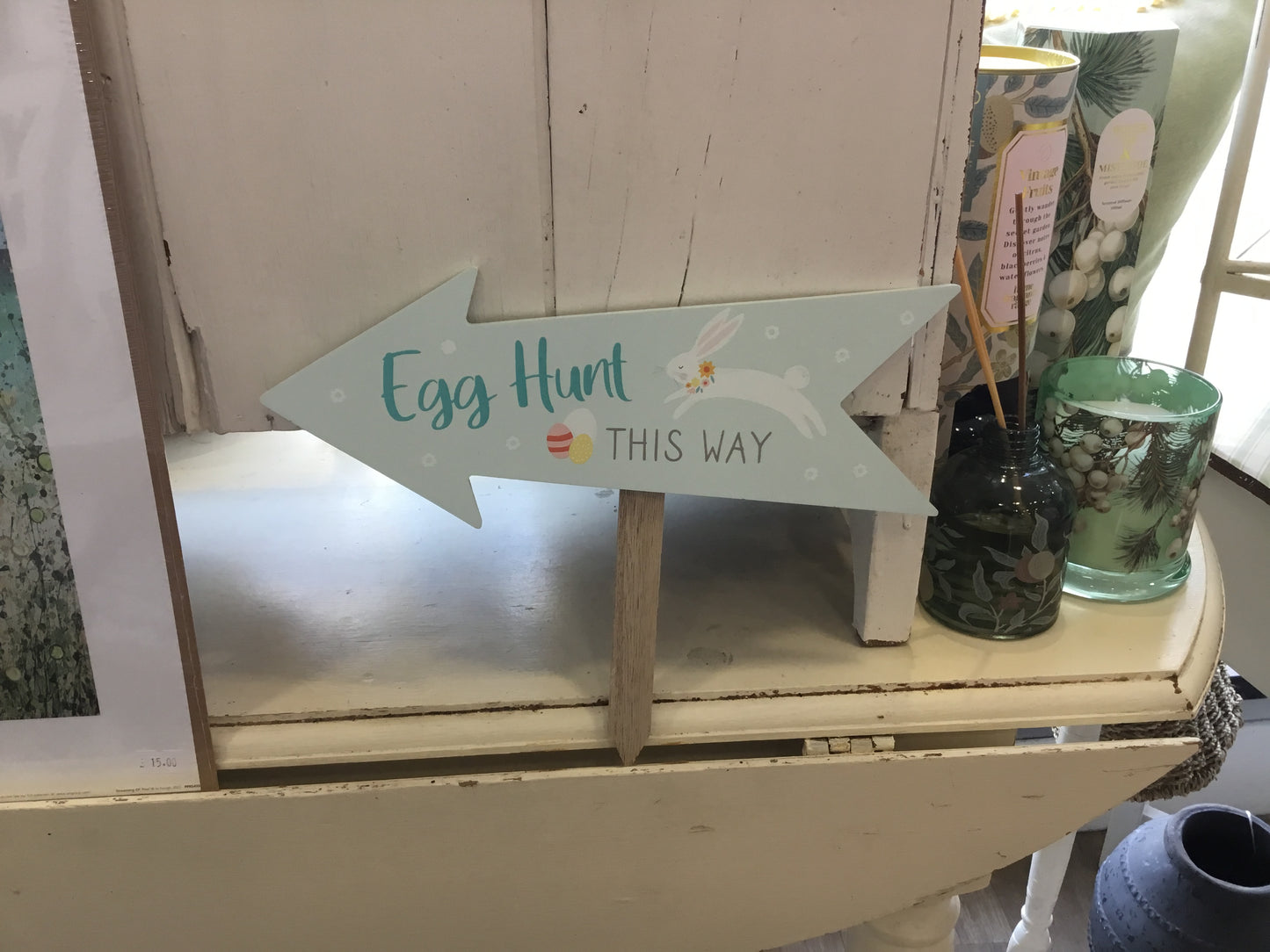 Egg hunt this way sign