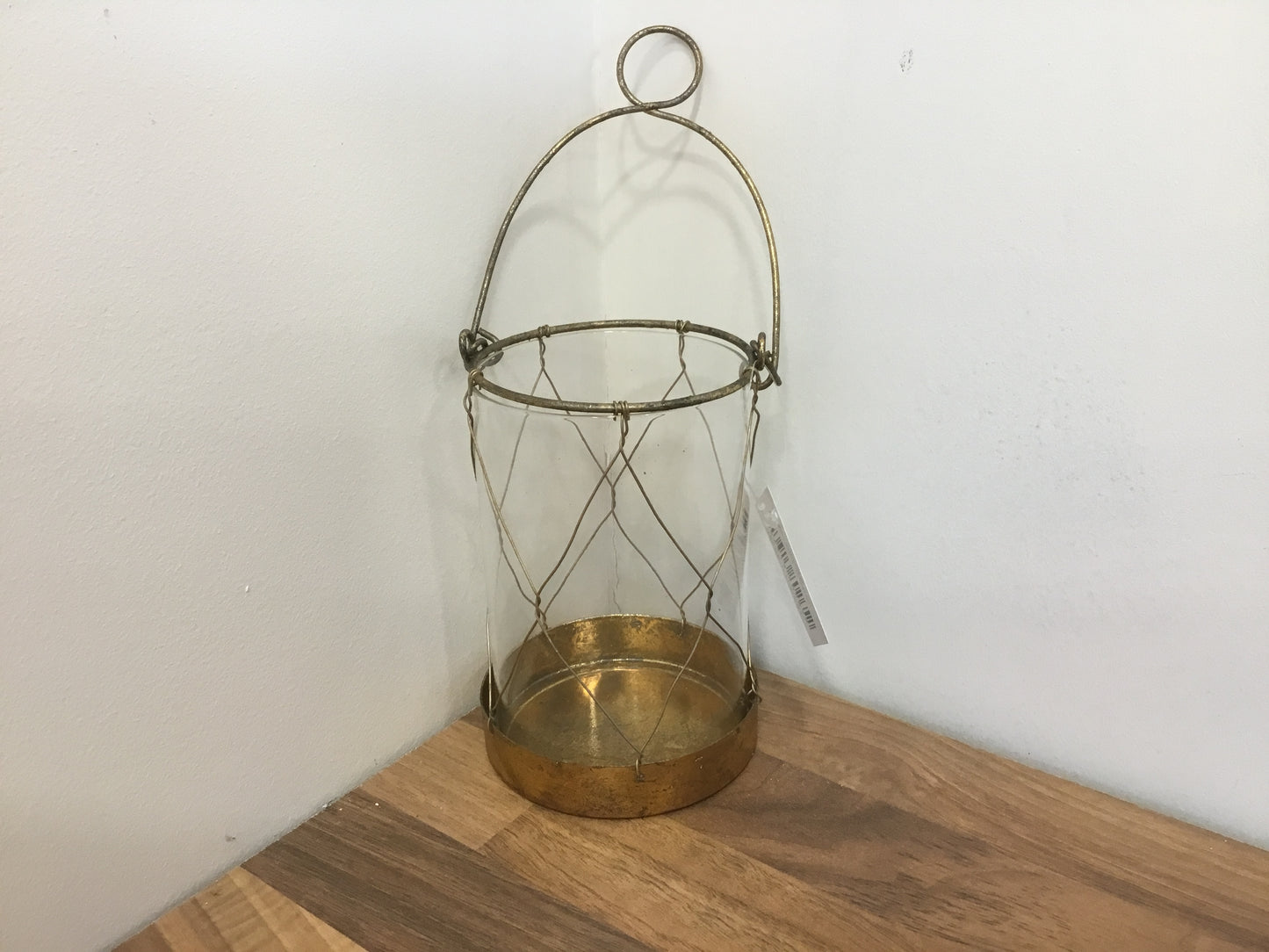 Wire candle holder