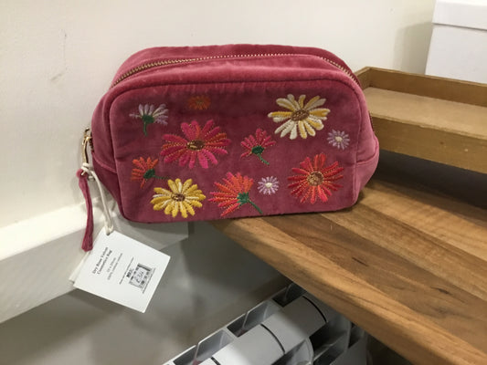 Elizabeth Scarlett cosmetic bag