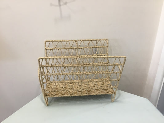 Woven magazine holder