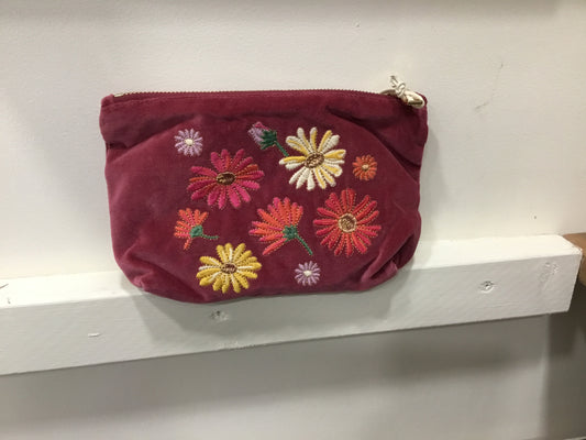 Elizabeth Scarlett velvet pouch