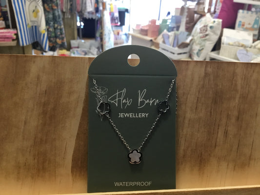 Necklace. Zirconia flower design