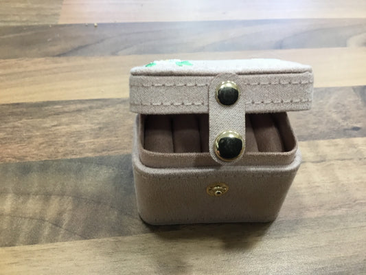 Travel ring box by Lisa Angel
