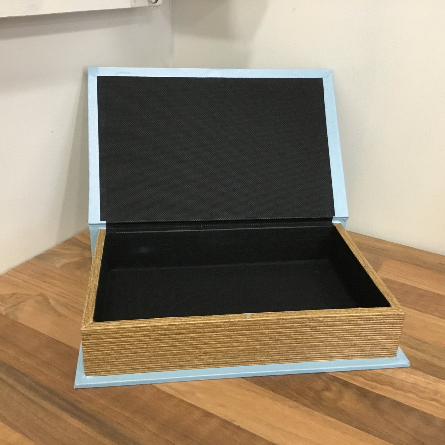 Medium storage box