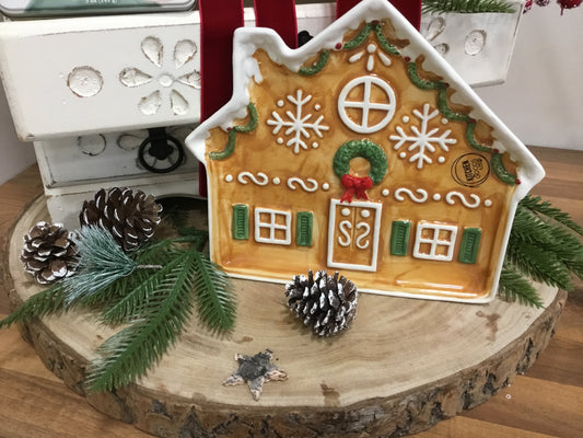 Gingerbread house dish