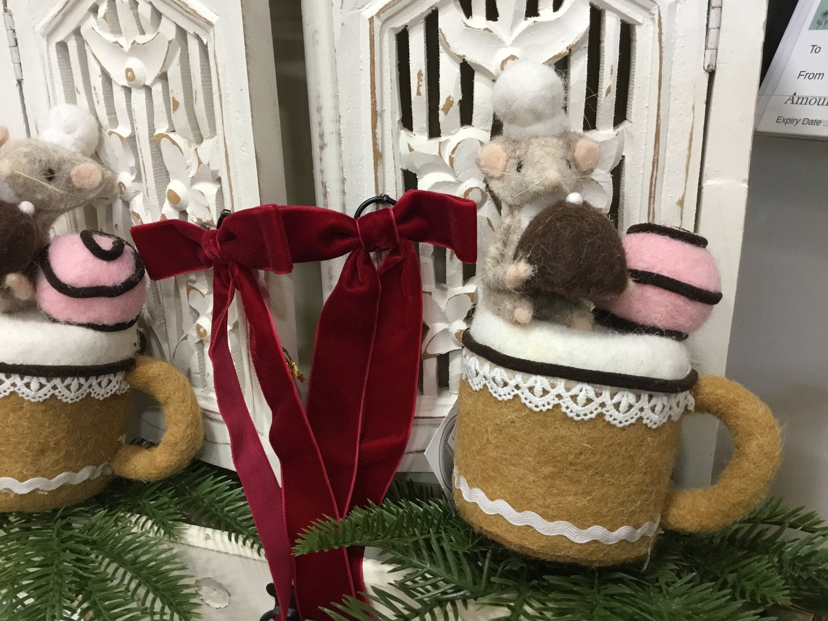 Felt mice in cup