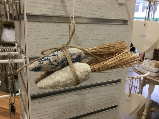 Set of 3 fabric carrots