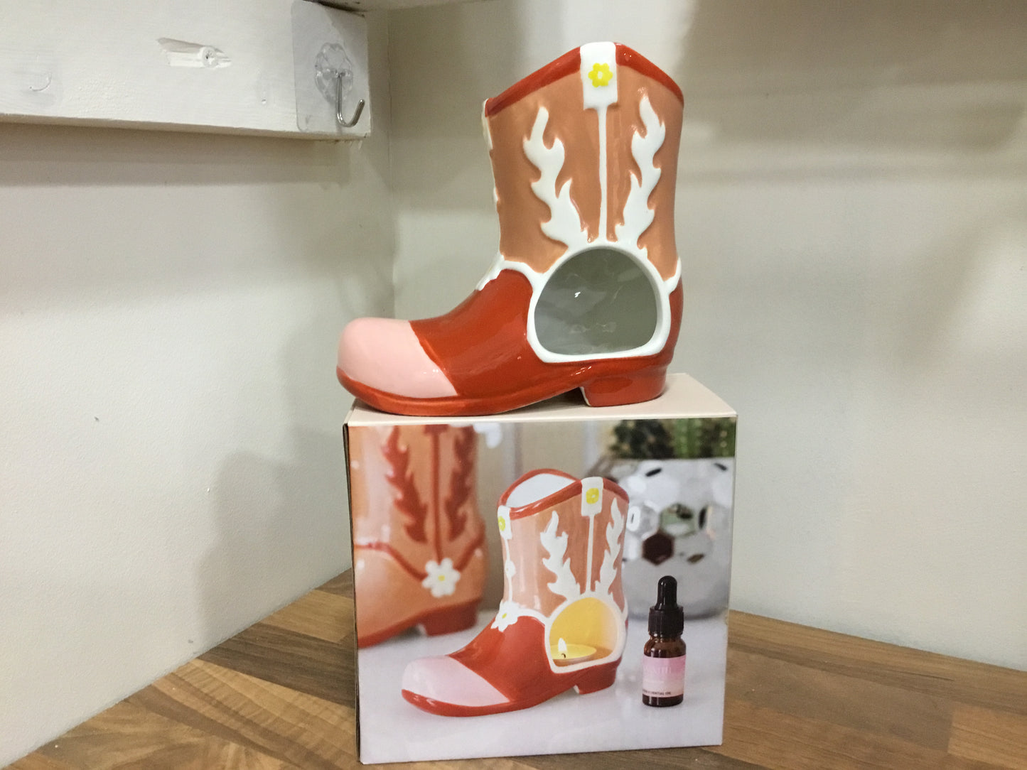 Boot shaped oil burner