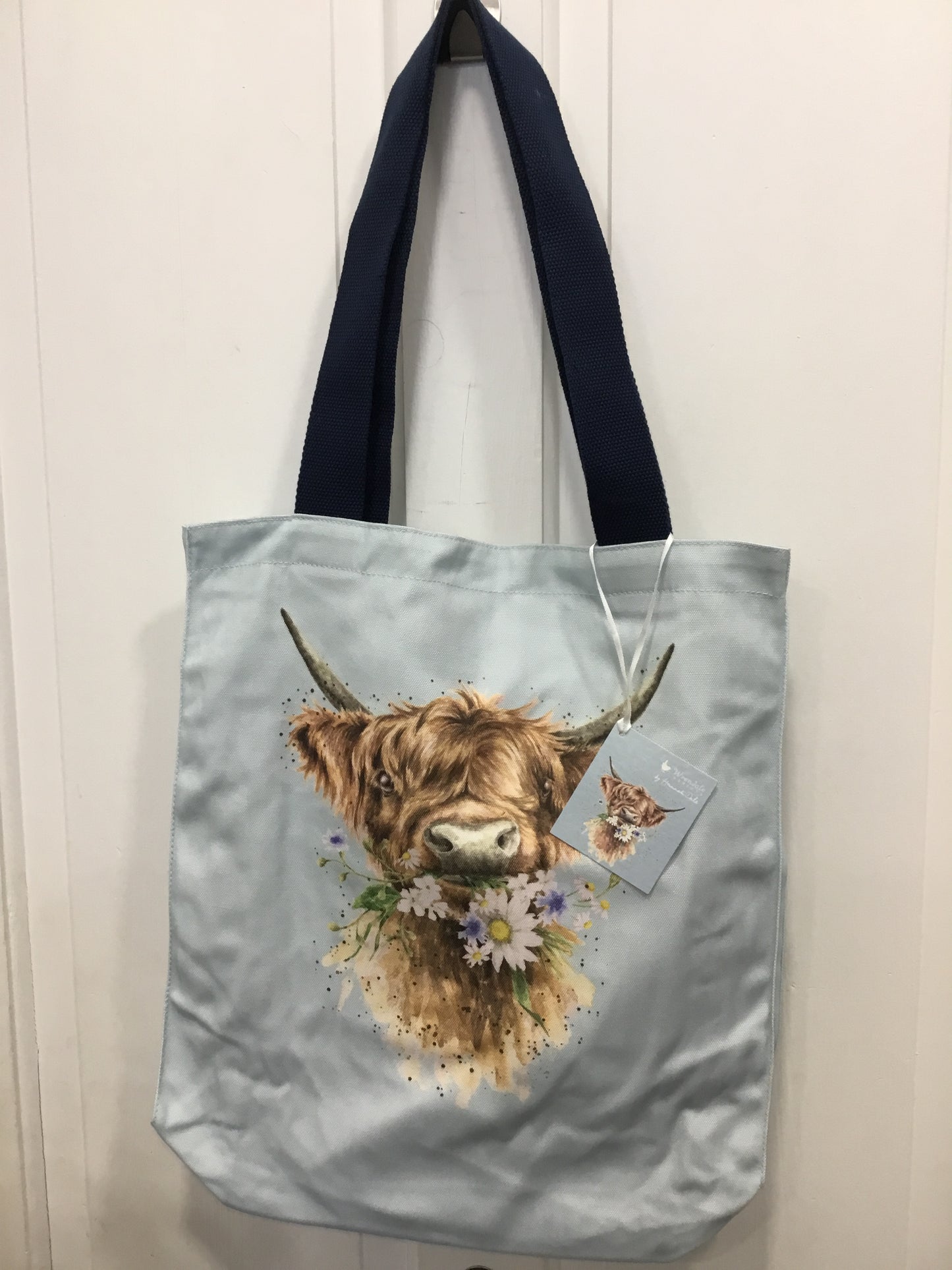 Highland cow pale blue tote bag