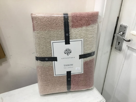 Appletree Ashford check throw. 150x200cm