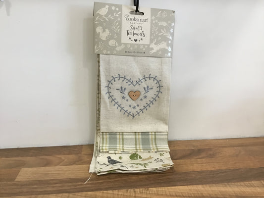 Set of 3 tea towels. Woodland.