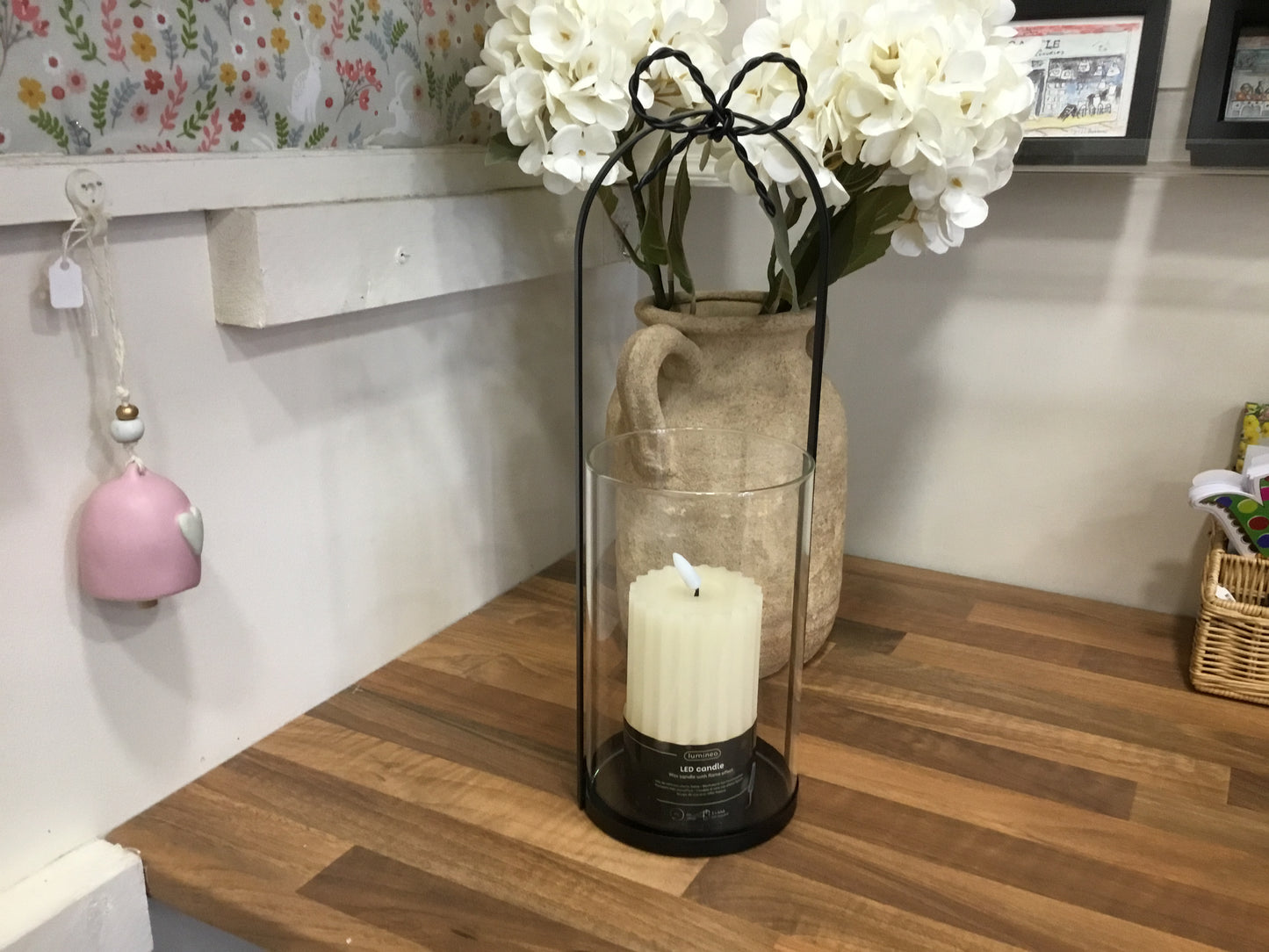 Black metal bow candle holder