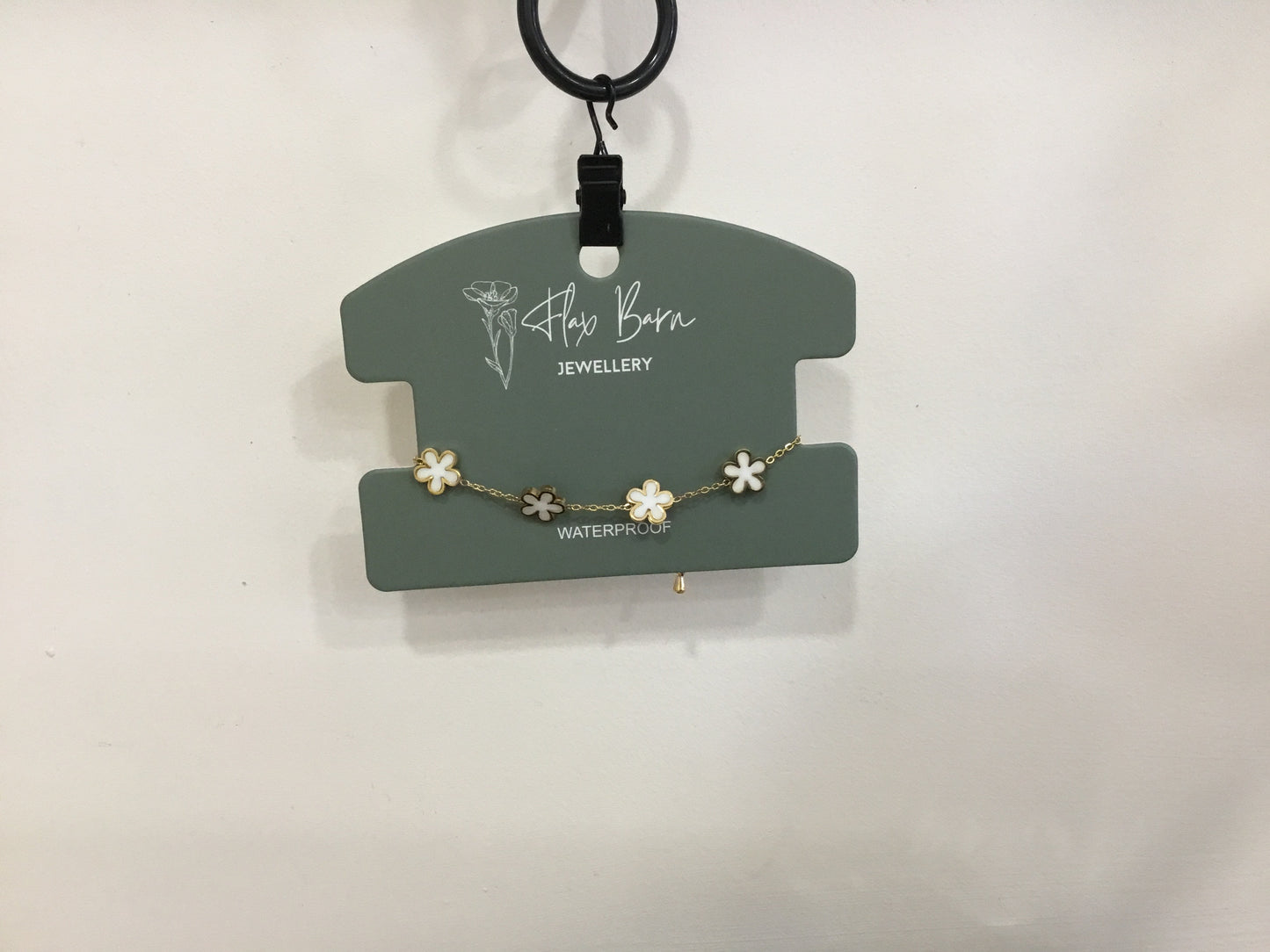 Flax barn pearlescent flower bracelet