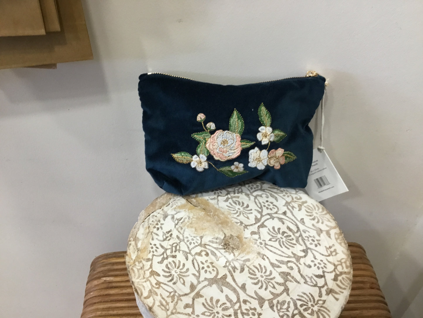 Wild rose velvet pouch. Ink blue.