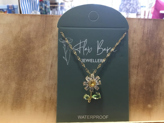 Necklace. Gold coloured with large daisy