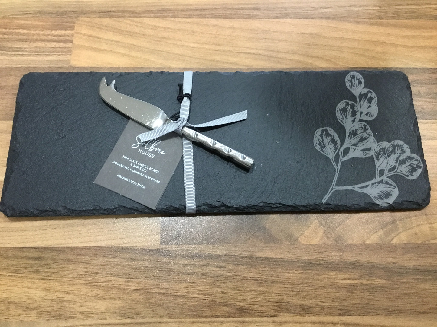 Mini slate chopping board with knife. Floral motif