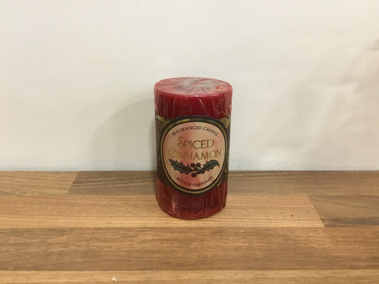 Small spiced cinnamon candle