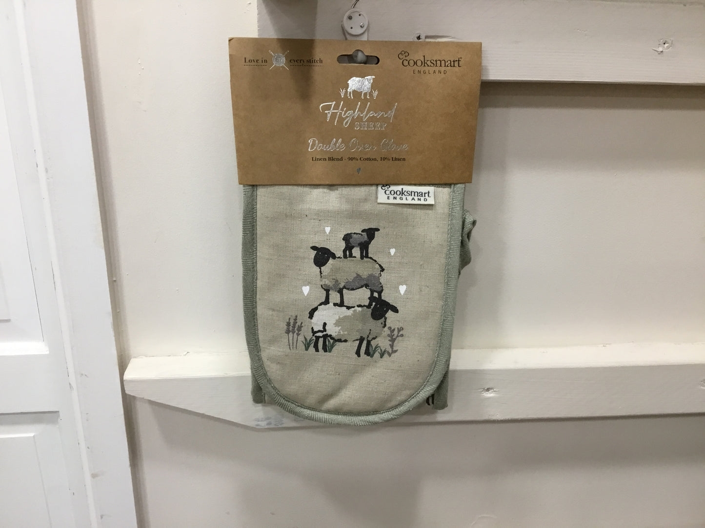 Highland sheep. Double oven glove