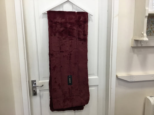 Ruby throw. 180cmx130cm.