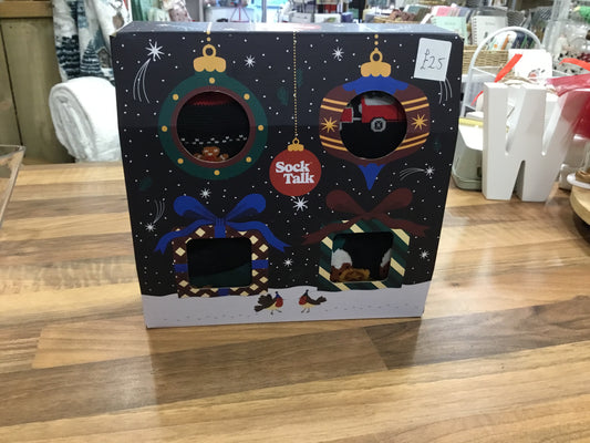 Socks in box. 4 pairs of men’s socks