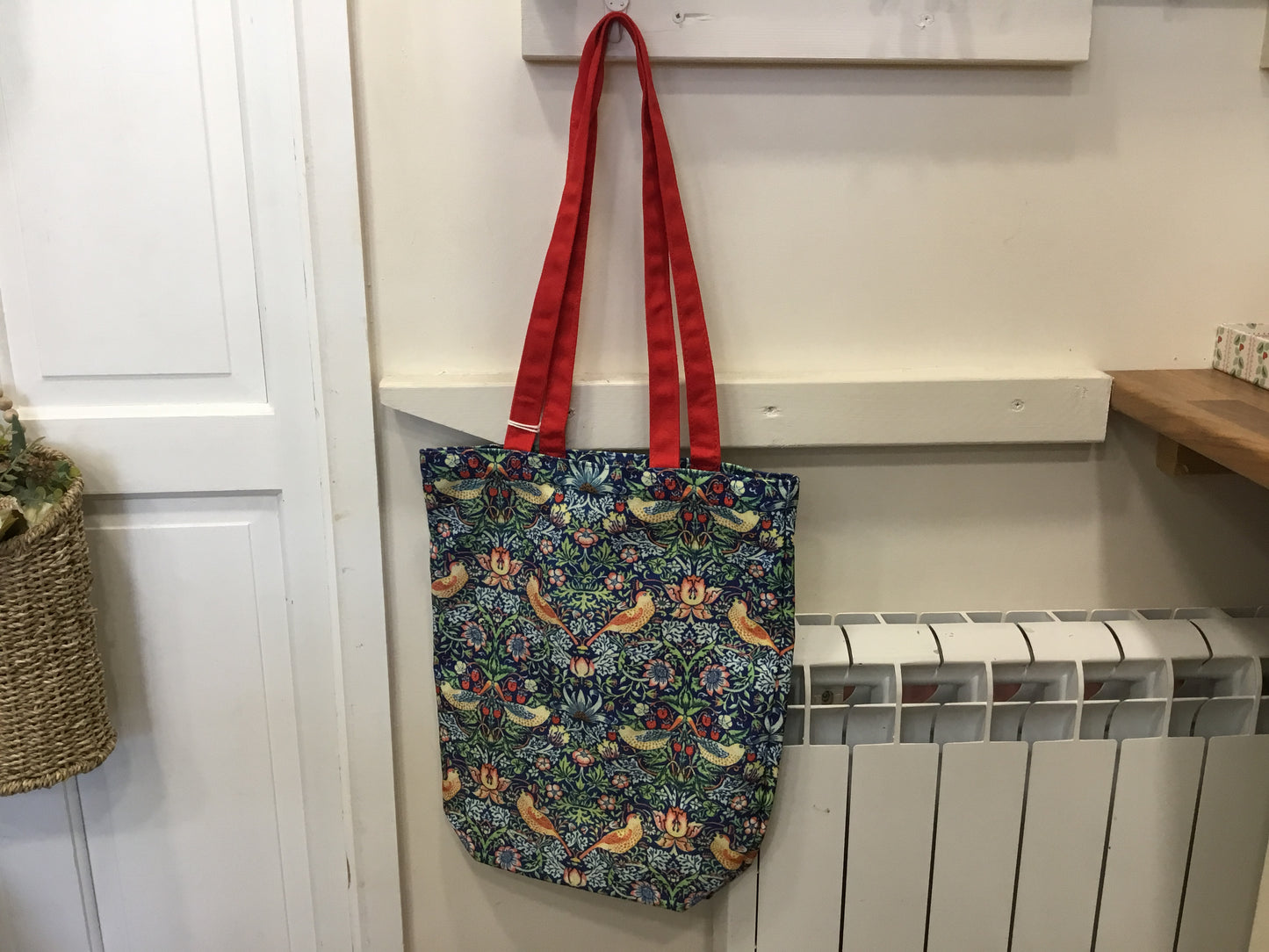 Tote bag. Strawberry thief. Inside zip pocket