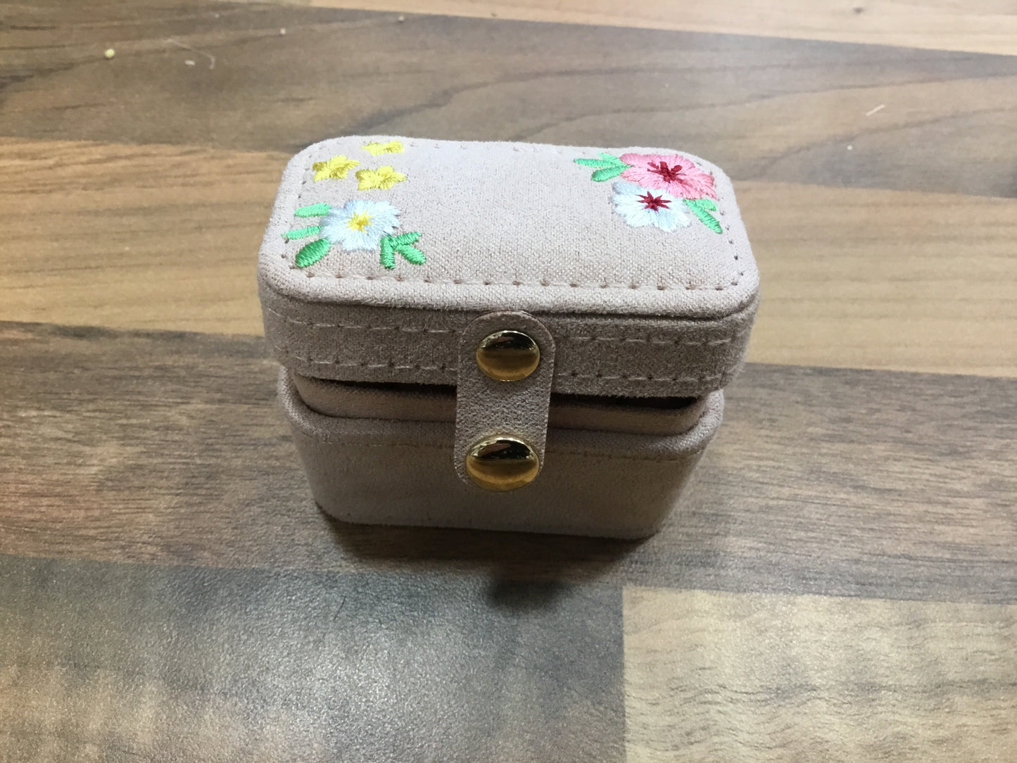Travel ring box by Lisa Angel