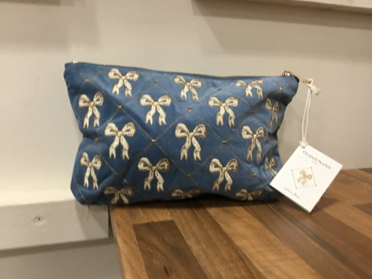 Elizabeth Scarlett. Everyday pouch. Dusky blue