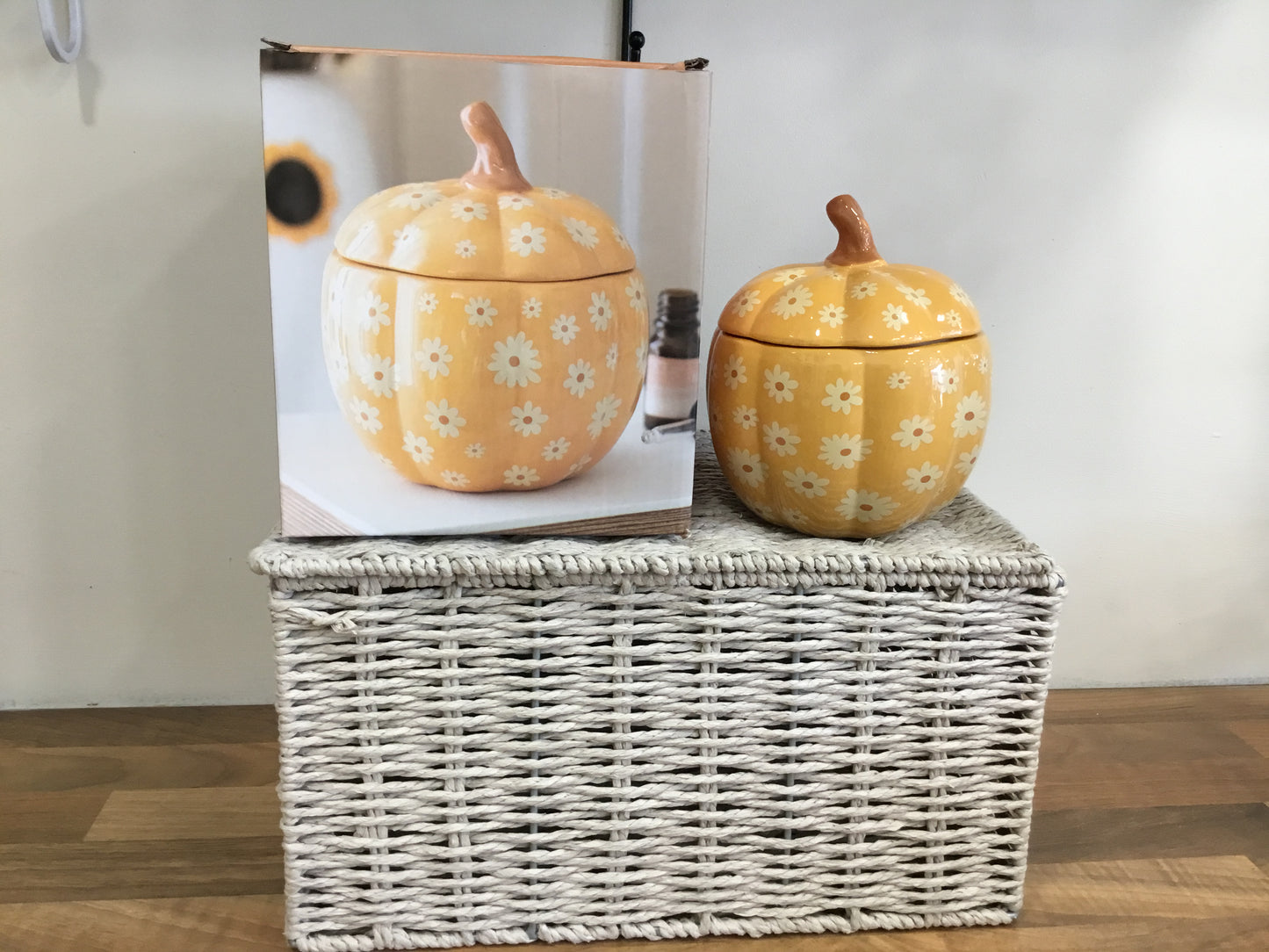 Floral oil burner