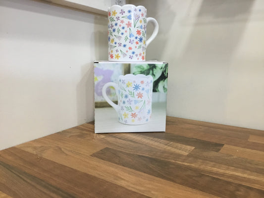 Scalloped mug