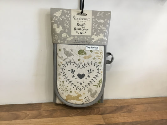 Double oven glove. Woodland