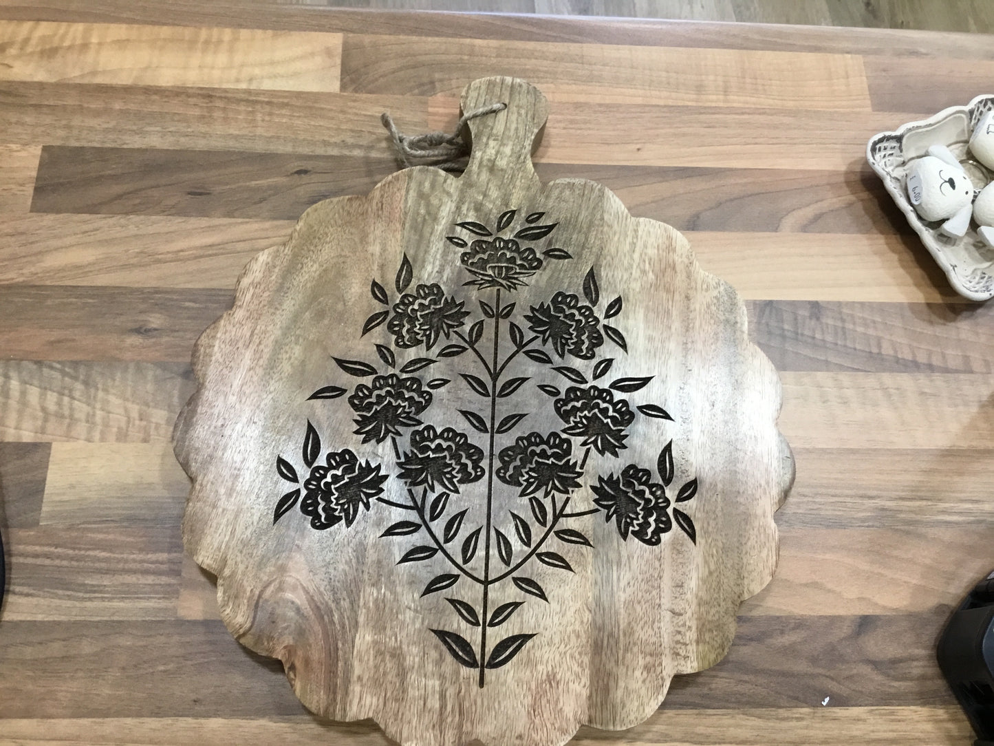 Floral etched shaped chopping board