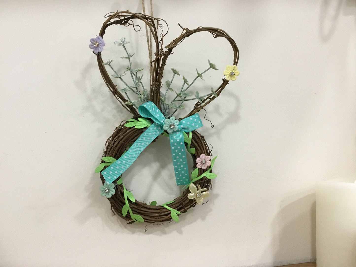 Rattan bunny shape floral decoration