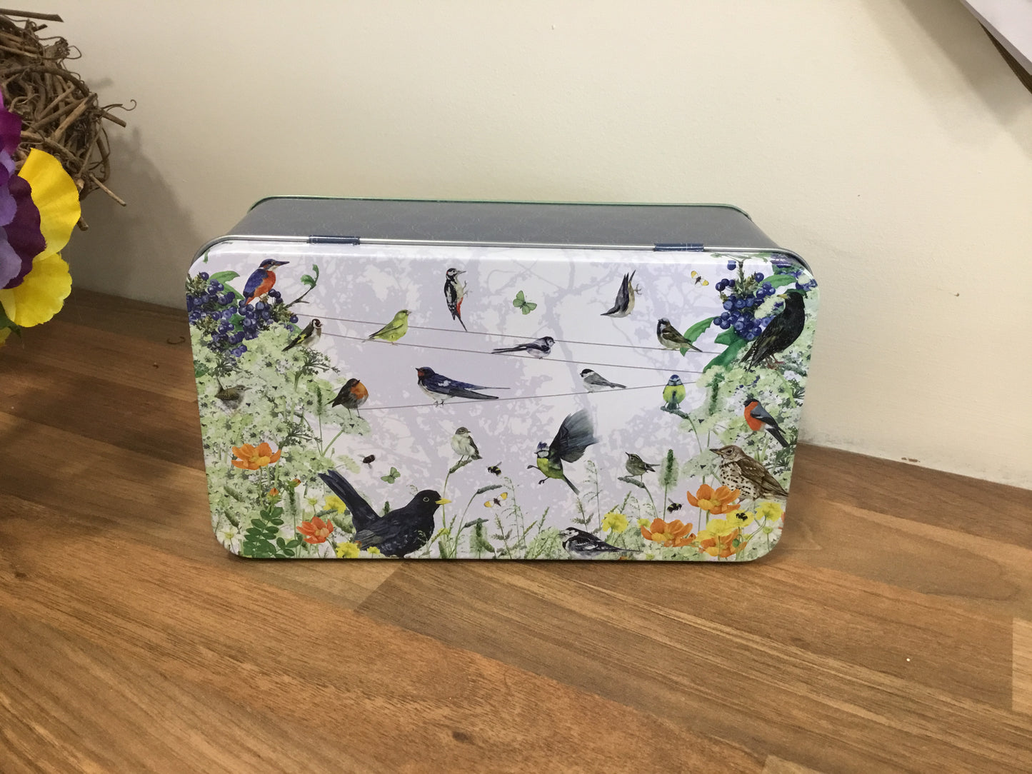 Bird storage tin